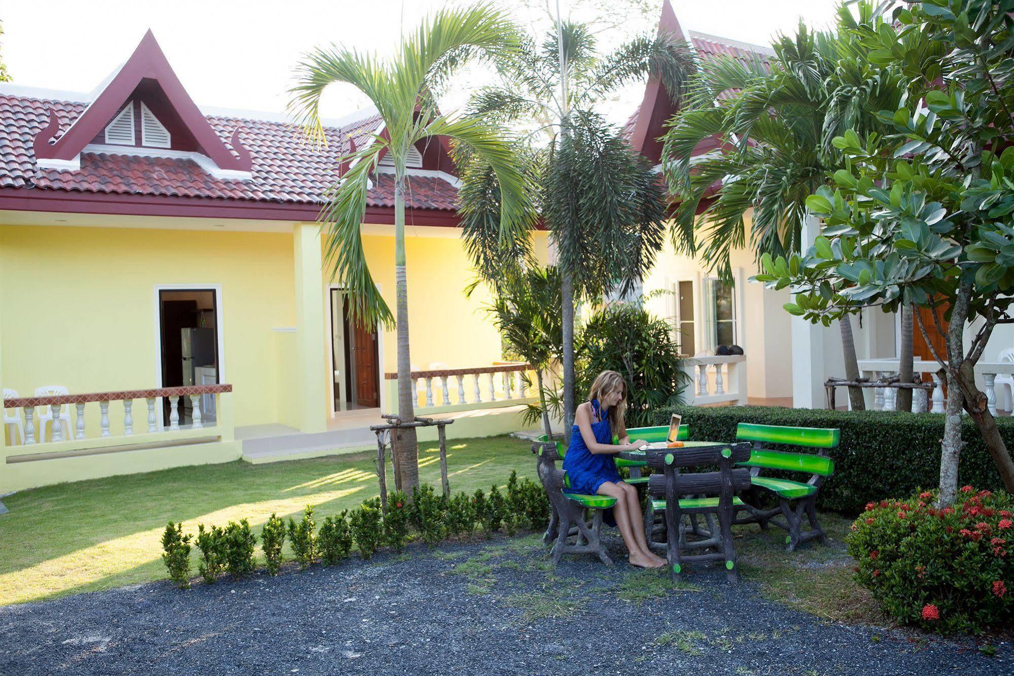 Lucky Lek Resort Rawai Dış mekan fotoğraf